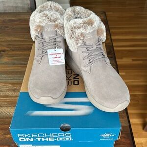 NWT Skechers Gray Winter Rain Boots with Cozy Fur Lining